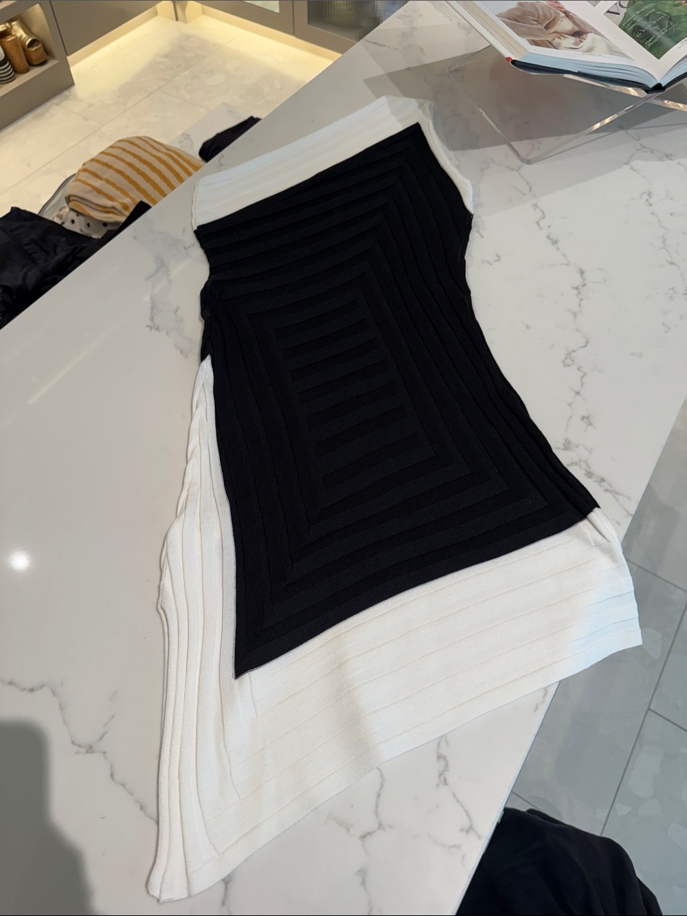 Black & White Ribbed Knit Asymmetrical dress - Picture 4 of 4